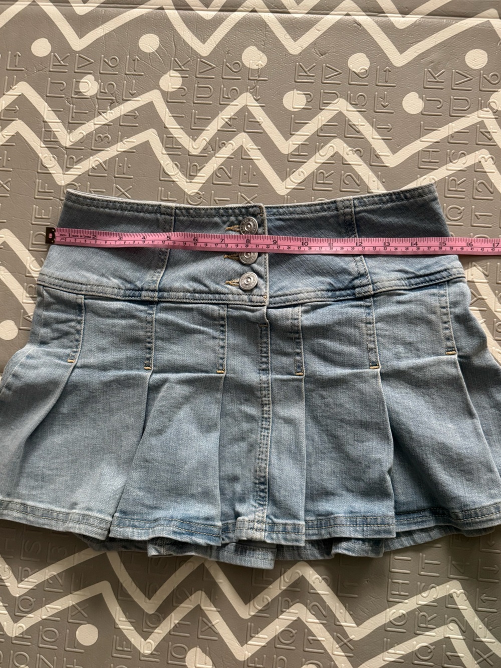 BDG Urban Outfitters Y2K Light- Wash Pleated Denim Mini Skirt- Size Small - Picture 7 of 7